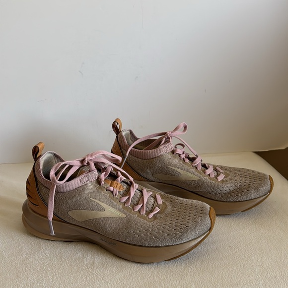 Brooks Levitate 3 running shoes - Picture 1 of 13